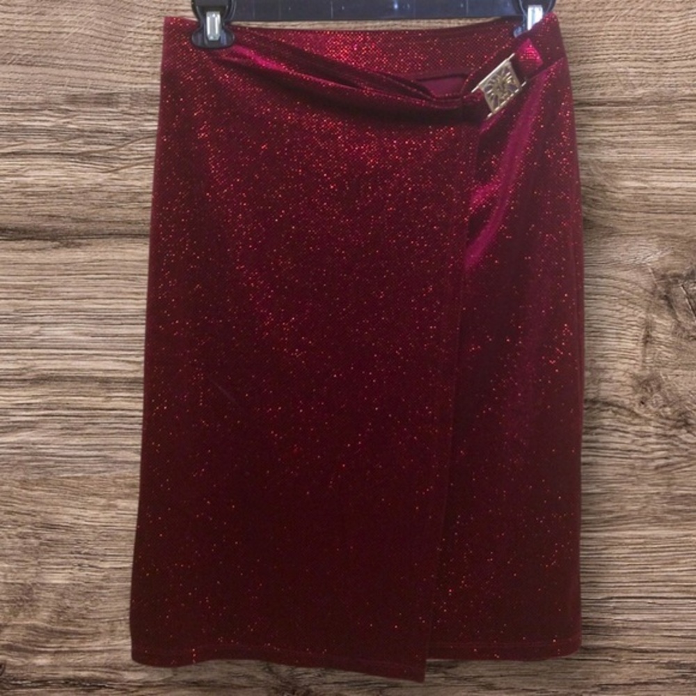 NWOT Ann Klein red velvet velour skirt. Glitter/sparkle. Stretch. Pencil. M